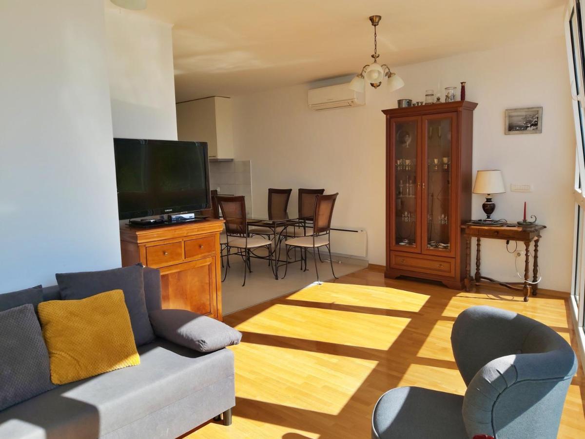 Apartment Lora Omiš Dış mekan fotoğraf
