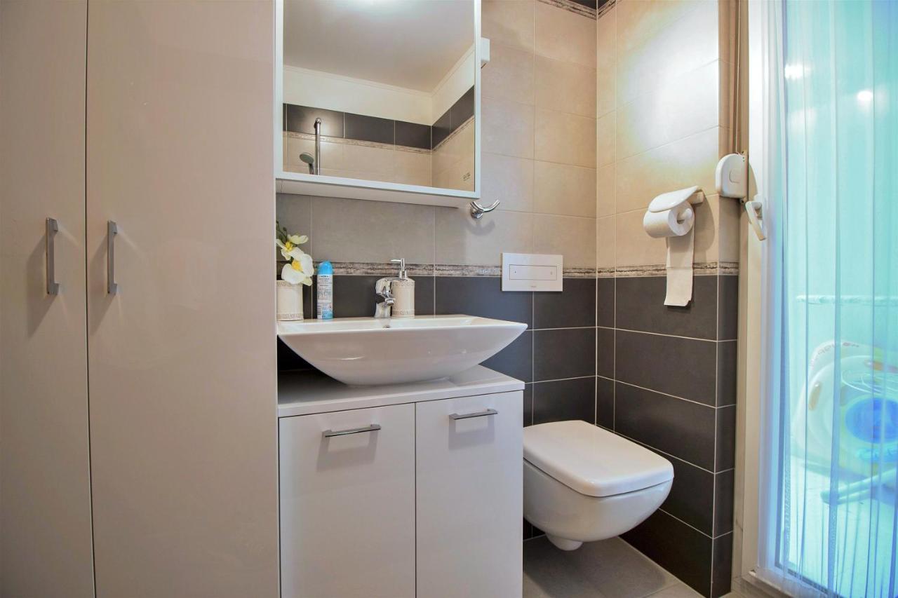 Apartment Lora Omiš Dış mekan fotoğraf